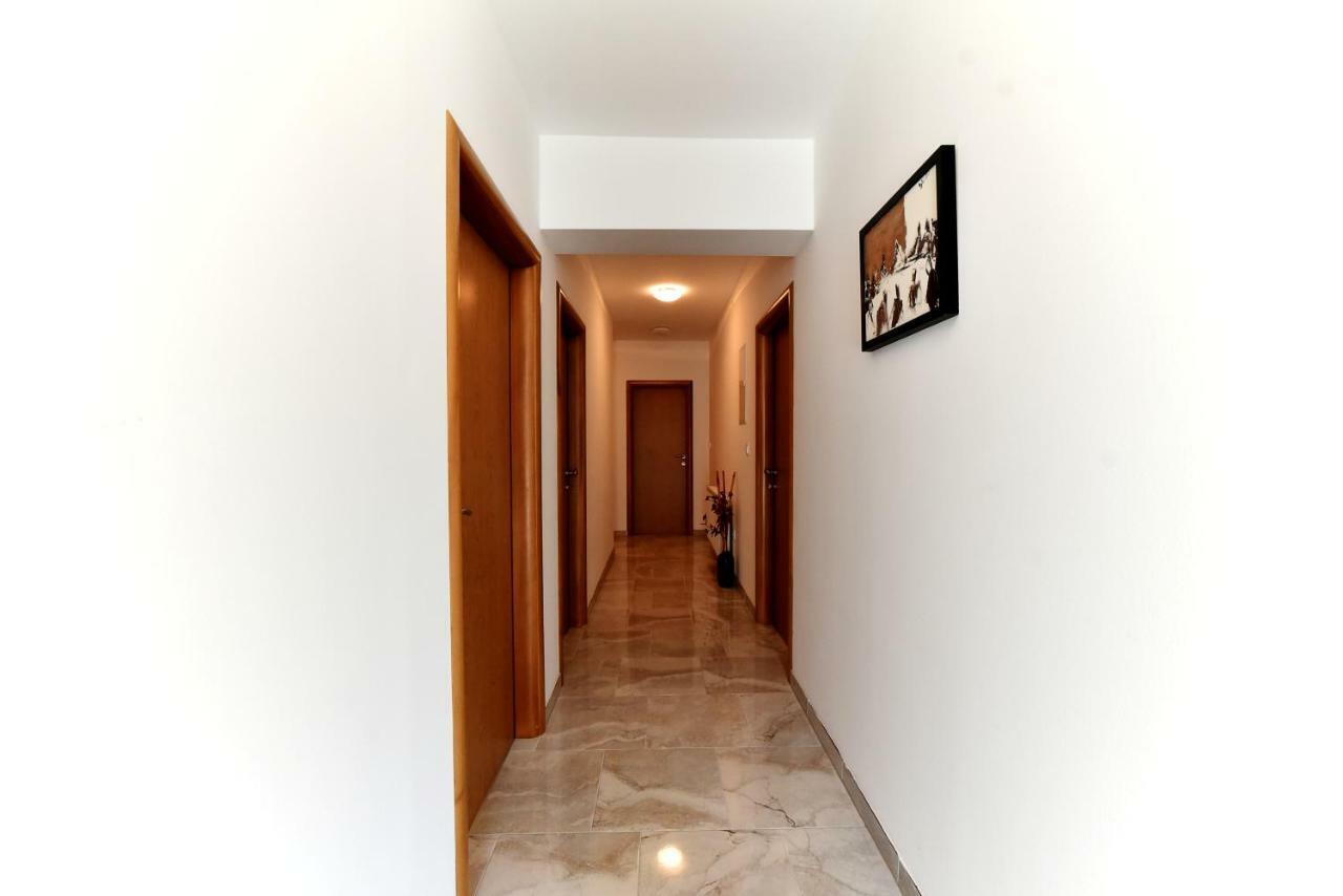 Hertz * Imotski